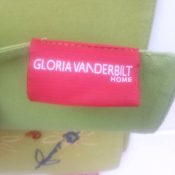 Gloria Vanderbilt Home Table Mats Set of 4 Embroidered Floral Green Cotton Mats - Picture 6 of 7